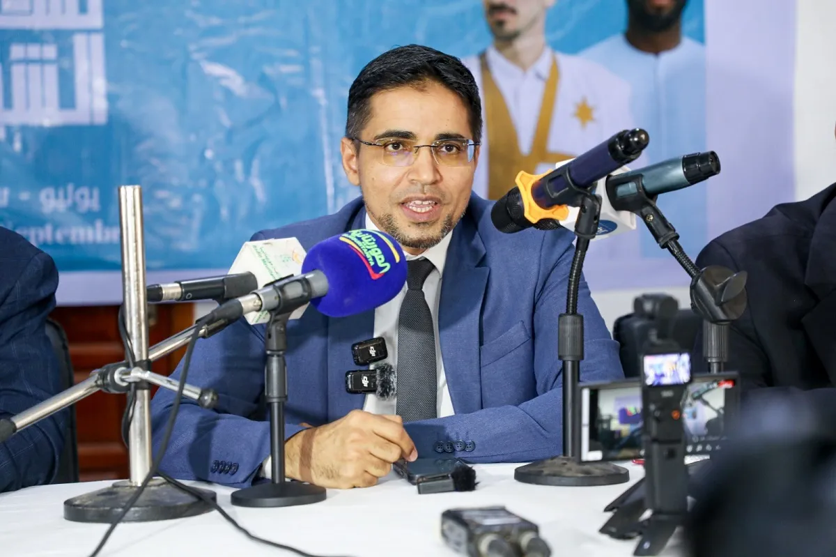 وزير تمكين الشباب والتشغيل والرياضة والخدمة المدنية محمد عبد الله ل?