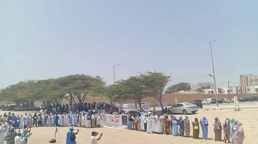 جانب من الوقفة الاحتجاجية صباح اليوم في نواذيبو/ الأخبار