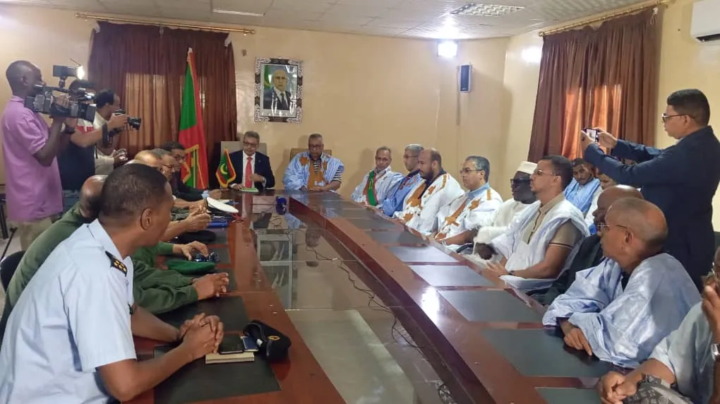 جانب من أول اجتماع مغلق عقده الوفد البرلماني مع السلطات الإدارية وال