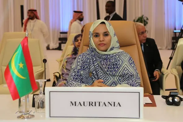 وزيرة المياه والصرف الصحي آمال بنت مولود خلال مشاركتها في المؤتمر