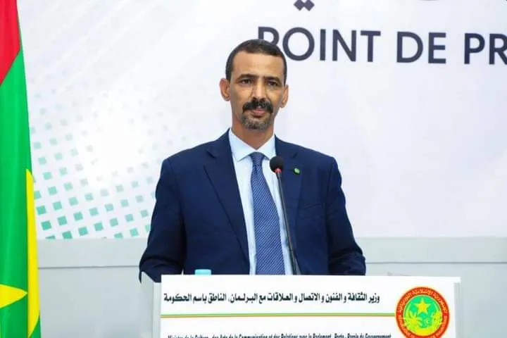 وزير الثقافة والفنون والاتصال والعلاقات مع البرلمان الحسين ولد مدو (