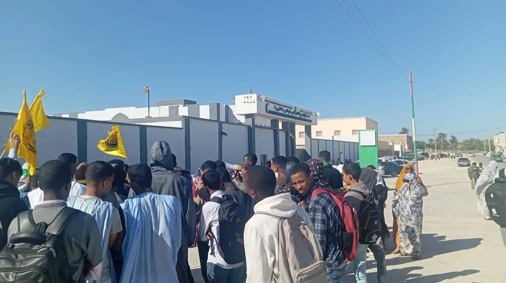 على مدار أسبوع تظاهر الطلاب رفضا لاستمارة التسجيل قبل أن يعلنوا البا