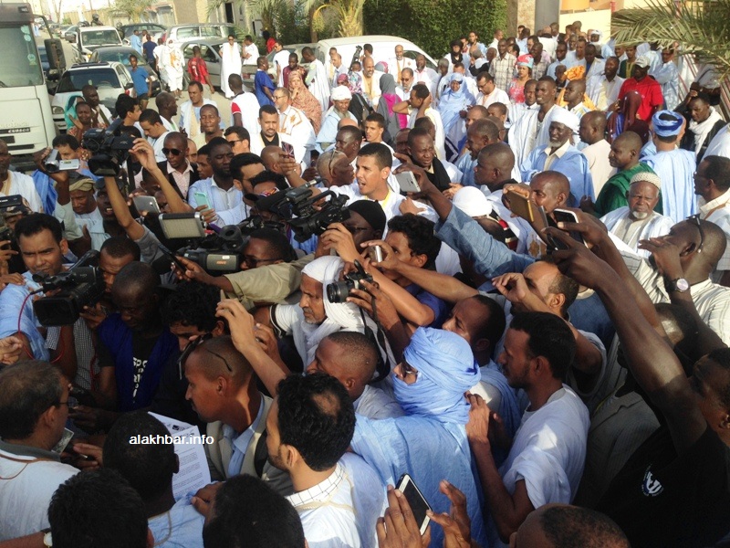 كانت المهمة الأصعب هي مهمة الإعلاميين بسبب تنظيم المؤتمر الصحفي في الشارع (الأخبار)