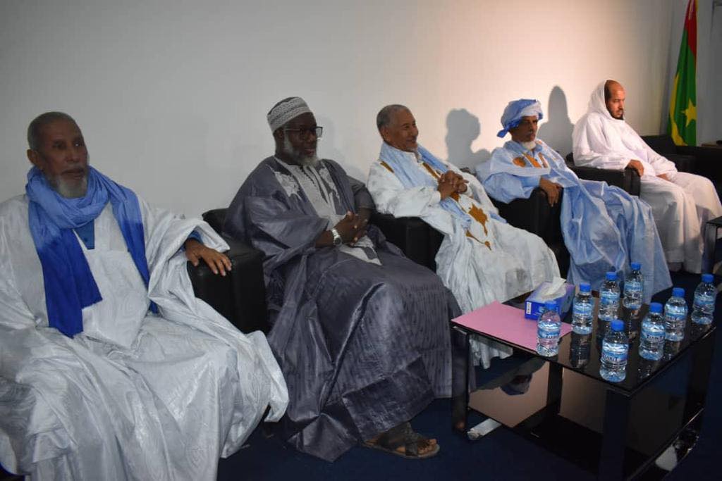 الأمين العام لهيئة العلماء الموريتانيين الشيخ ولد صالح وعدد من أعضاء الهيئة 