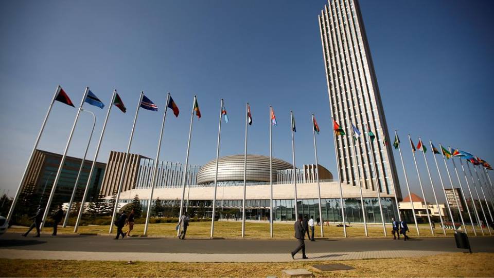 أعلام الدول الإفريقية 55 المشاركة في قمة الاتحاد الإفريقي