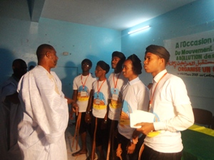 فضل هؤلاء الشباب ارتداء هذا الزي في يوم 5 مارس (تصوير الأخبار)